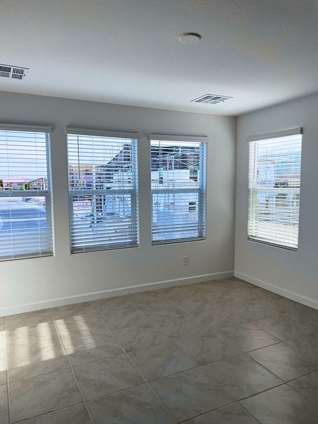 Building Photo - Now Leasing – Brand-New Townhome in Herita...