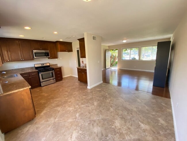 Building Photo - Remodeled 3 Bedroom Lakewood House For Rent-Ready For Move-in ASAP!