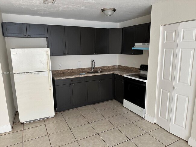 Primary Photo - 5413 NW 24th St