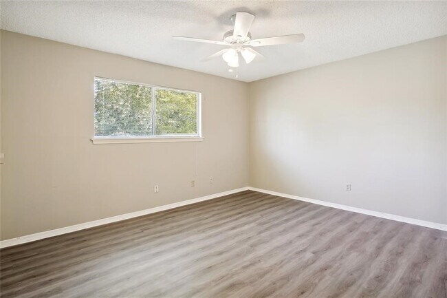 Building Photo - 9414 Crystal Cove Cir