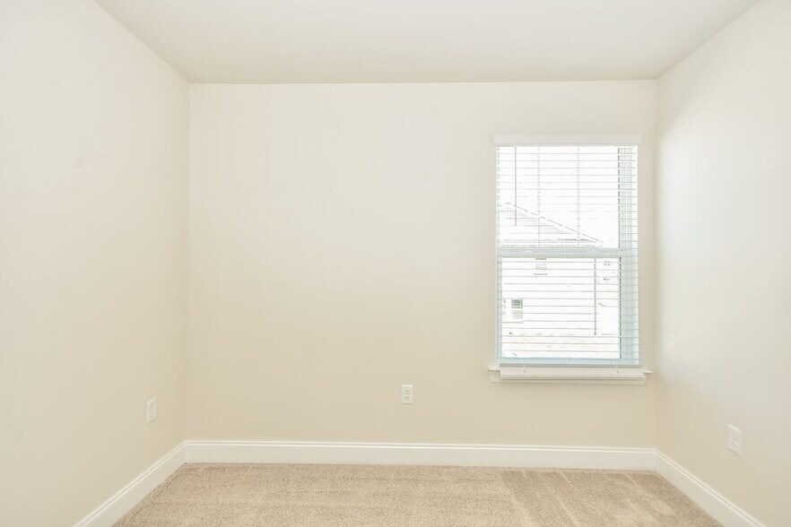 Building Photo - 1620 Denali Dr