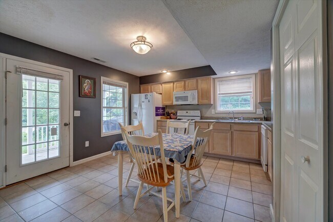 Building Photo - 1369 S Stella Dr