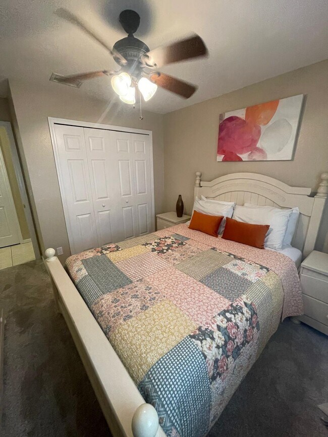 Building Photo - 2043 NW 6th Terrace