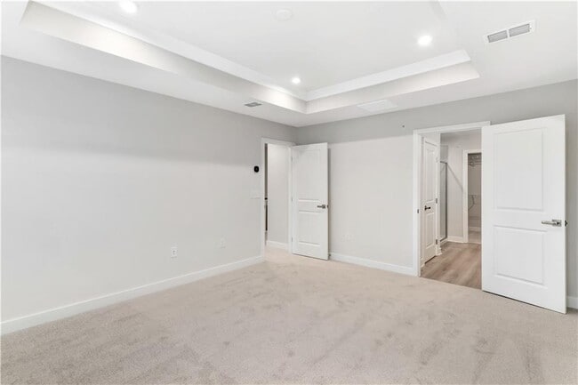 Building Photo - 555 Thatch Ter