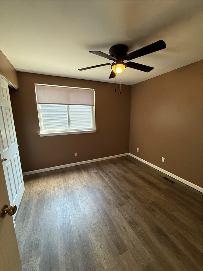 Building Photo - 166 Village Cir Dr
