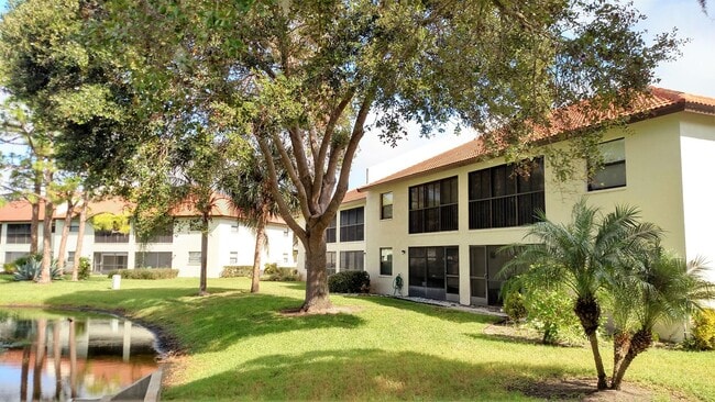 Building Photo - Seasonal Short-Term 2-Bedroom 2-Bath Condo located in Englewood!