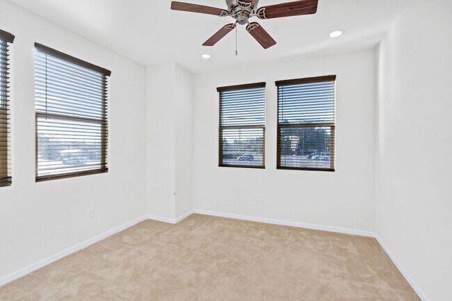 Building Photo - 2 bed 2.5 bath + Bonus Room Newer Construction Home Available Now!