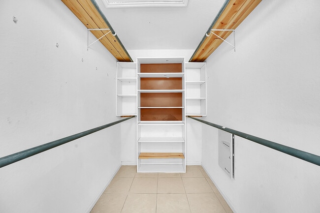 Building Photo - 1213 Lucaya Dr