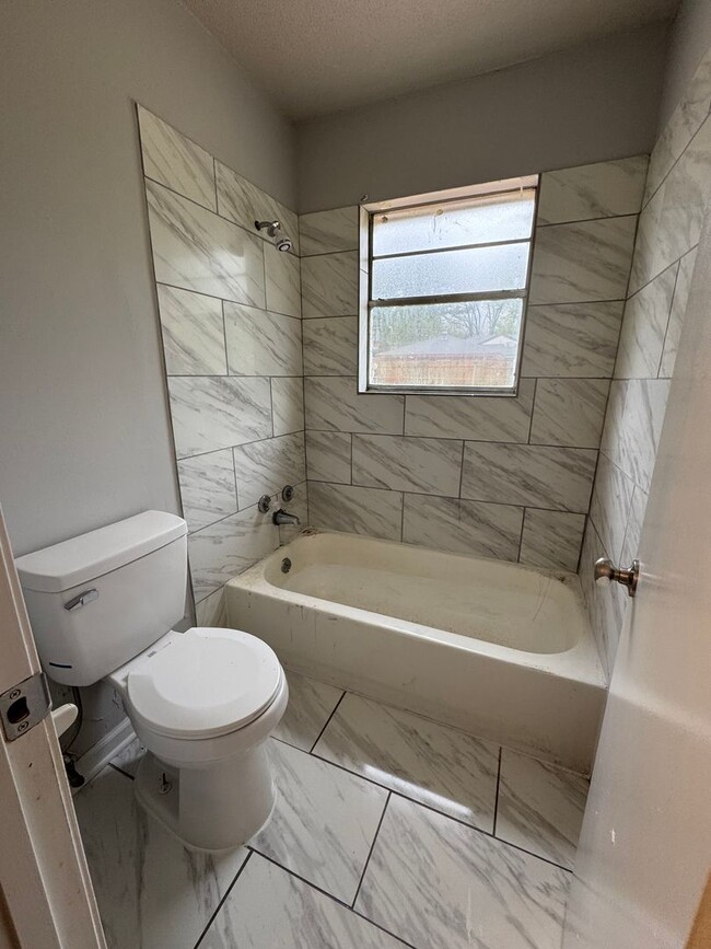 Building Photo - Newly Renovated Home In Whitehaven - Open ...