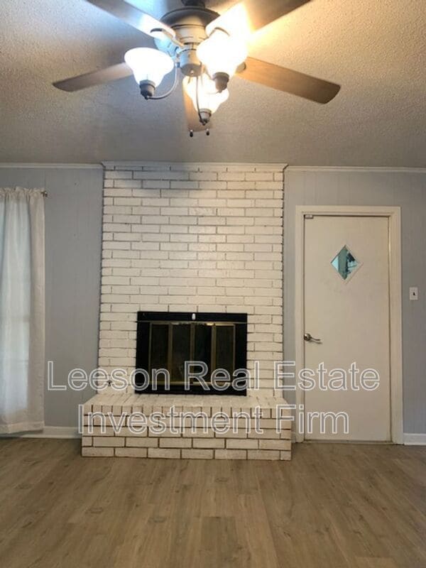 Building Photo - 302 Avenida Dr
