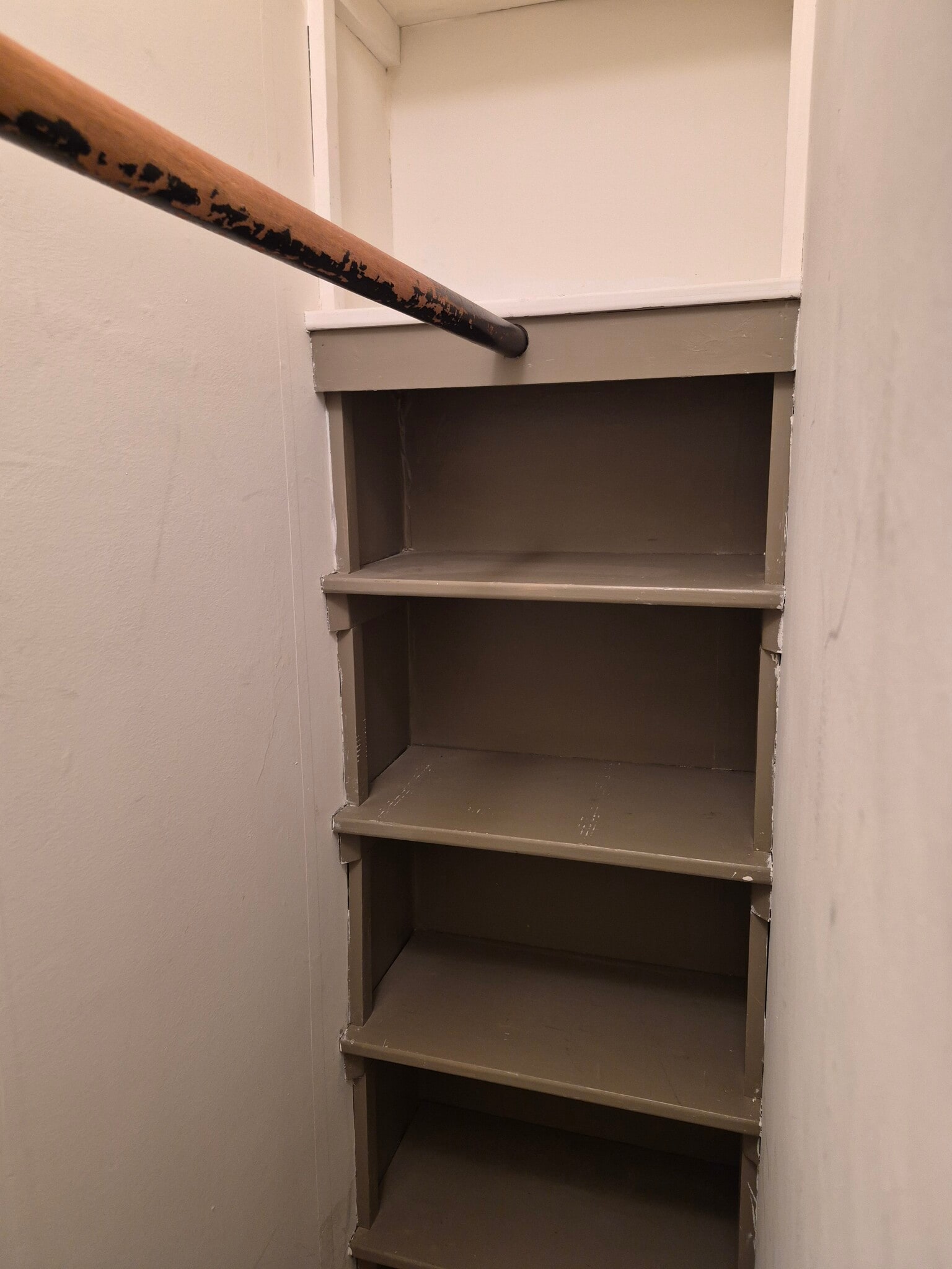 Building Photo - 226 E 5th Ave