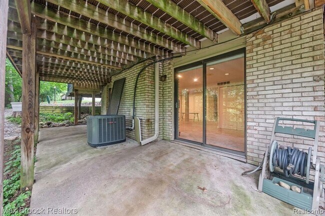 Building Photo - 1109 Ivyglen Cir
