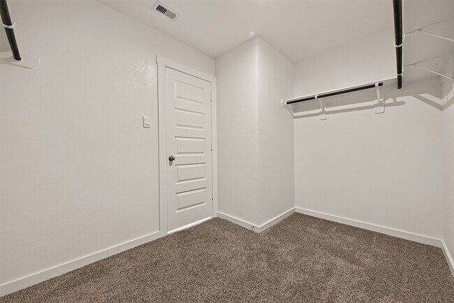 Building Photo - 3827 Pierce Pl Ln