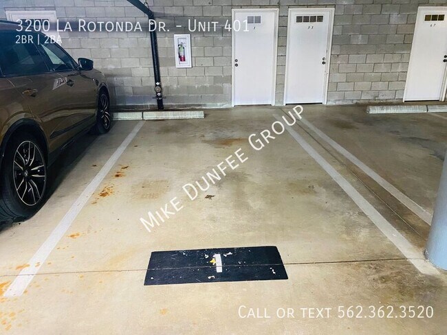 Building Photo - 3200 La Rotonda Dr