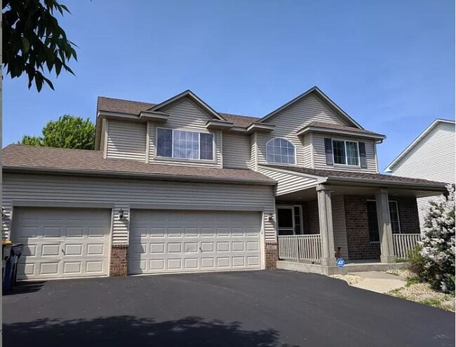 Spacious 4bed 3.5bath Single Family Home in Shakopee. Featuring an in-home Theater - Spacious 4bed 3.5bath Single Family Home in Shakopee.  Featuring an in-home Theater