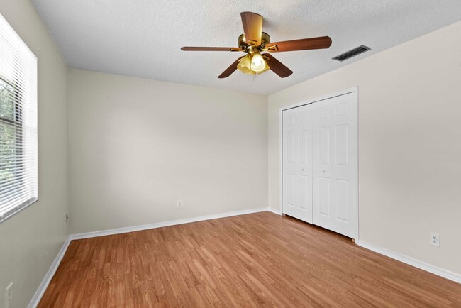Building Photo - Fully remodeled 2 bedroom in Kissimmee available now!