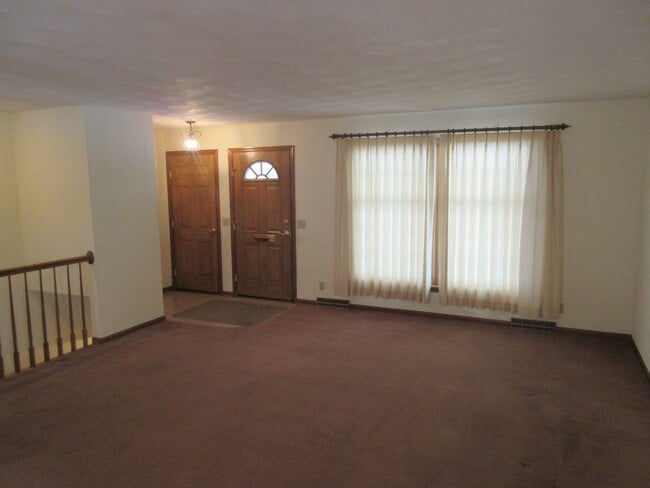 Building Photo - House in Janesville