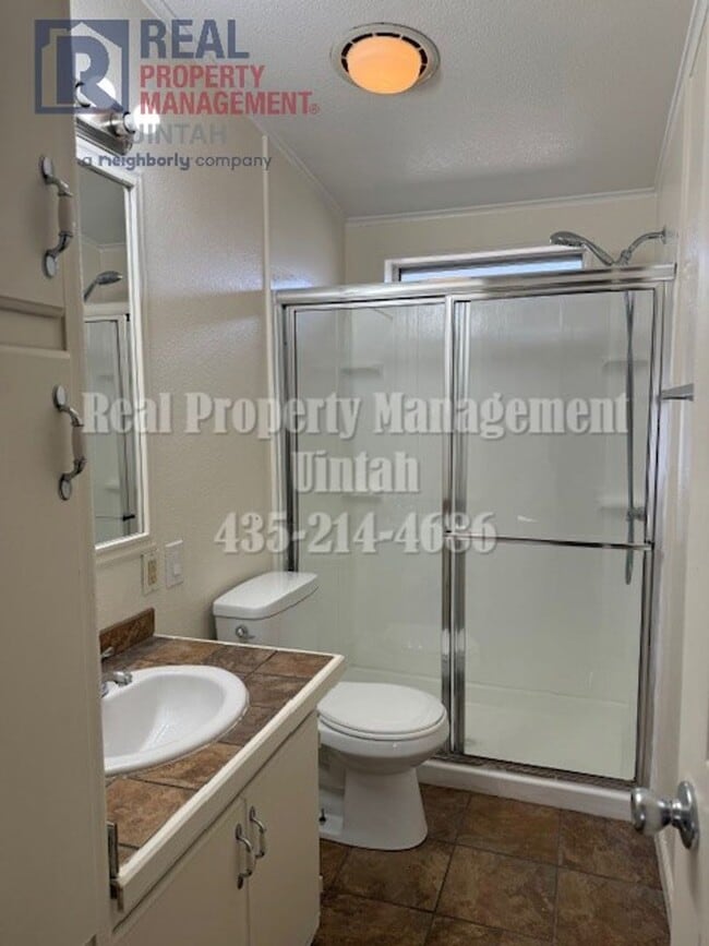 Building Photo - Cute 4 bedroom 2 bath room house