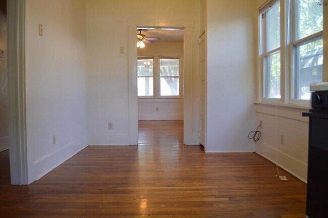 Building Photo - 1409 Bell St