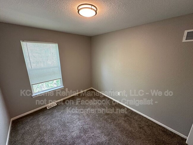 Building Photo - 503 SW 4 St