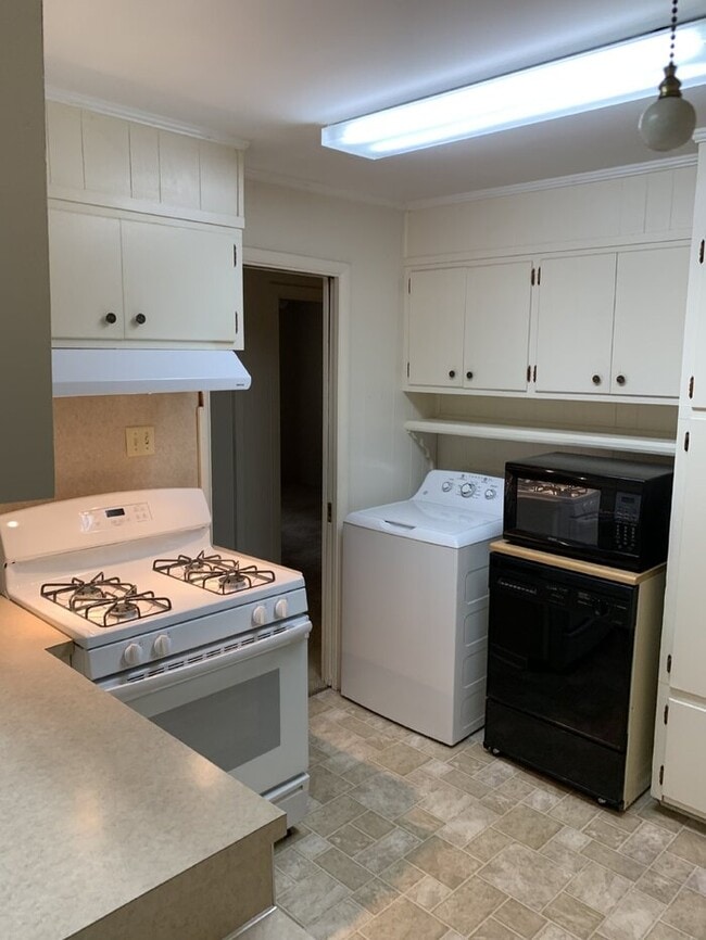 Building Photo - 3804 W 25th Ave