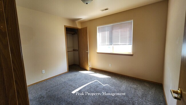 Building Photo - 210 Ascent Ct