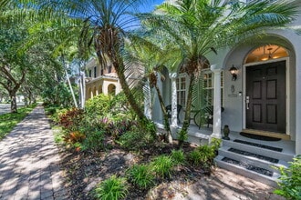 Building Photo - Island Walk - Townhouse for annual rent
