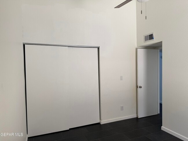 Building Photo - 1531 Common Dr