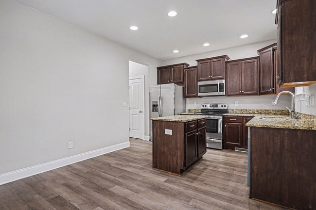 Building Photo - 201 Phillips Ridge Ln