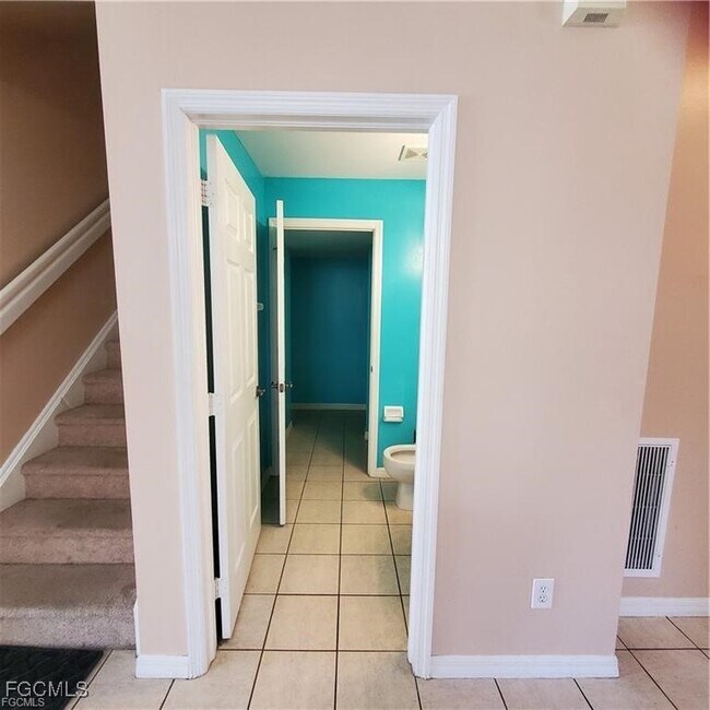 Building Photo - 3616 Pine Oak Cir