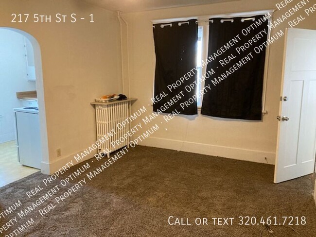 Building Photo - 1 Bedroom 1 Bath Apartment Available Janua...