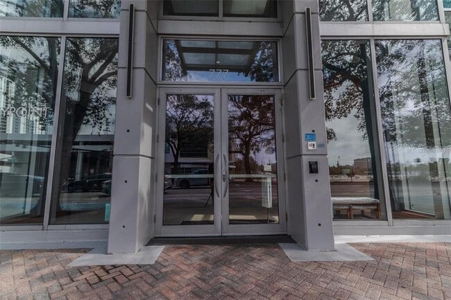 Building Photo - 777 N Ashley Dr