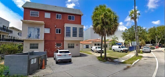 Building Photo - 5960 NE 5th Ct