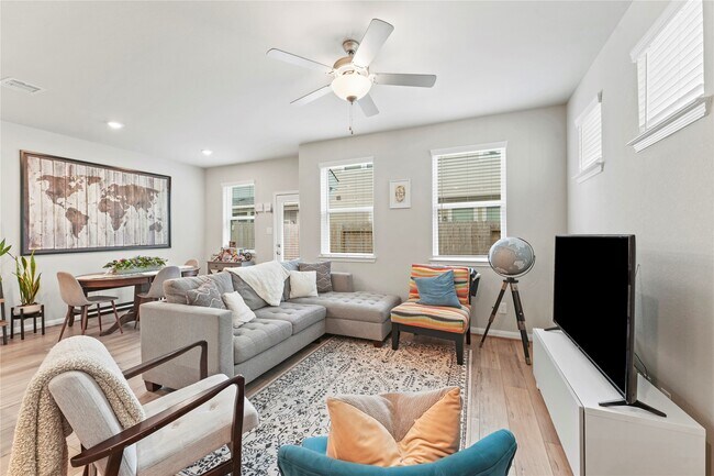 Building Photo - 1519 Beach Oak Dr