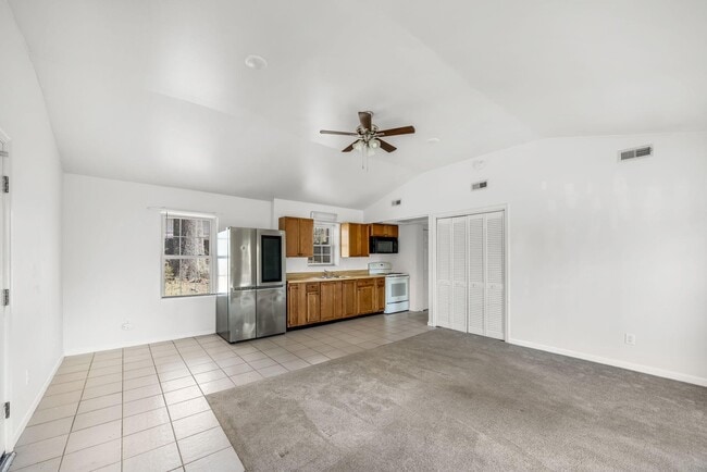 Building Photo - 208 Telegraph Rd