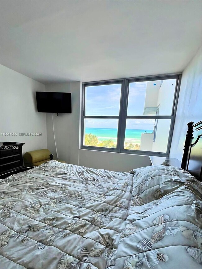Building Photo - 2899 Collins Ave