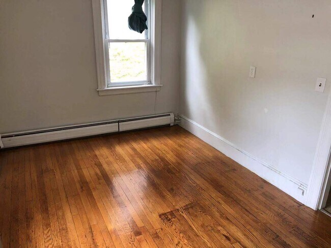 Building Photo - 132 Pitman St