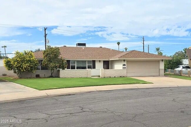 Building Photo - 2704 S Terrace Rd