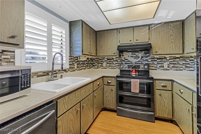 Building Photo - 300 Valley Stream Dr