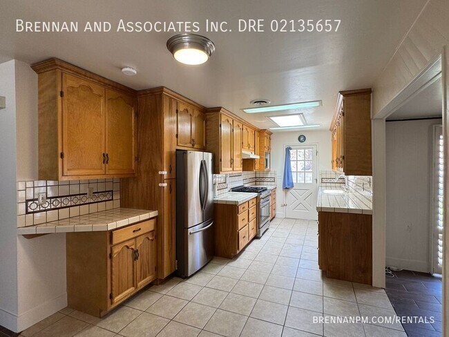 Building Photo - 9125 Heatherdale St