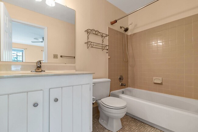 Building Photo - Very Charming 3 Bedroom And 2.5 Bathroom Townhouse With Private Deck In Country Creek