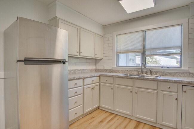 Building Photo - Centrally Located Pensacola 3BR/2BA Home Near Cordova Mall, Pensacola International Airport, Hosp...