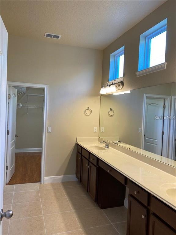 Building Photo - 11333 Quiet Forest Dr