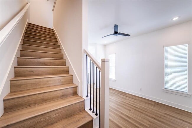 Building Photo - 628 W Price Ave