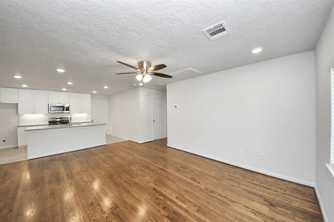 Building Photo - 8705 Dunlap St