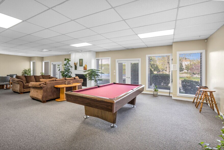 Building Photo - 1044 E Quail Park Dr