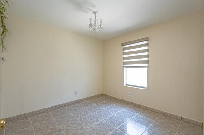 Building Photo - 1416 Rd Runner Loop