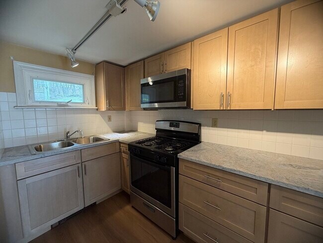 Building Photo - 79 N Main St