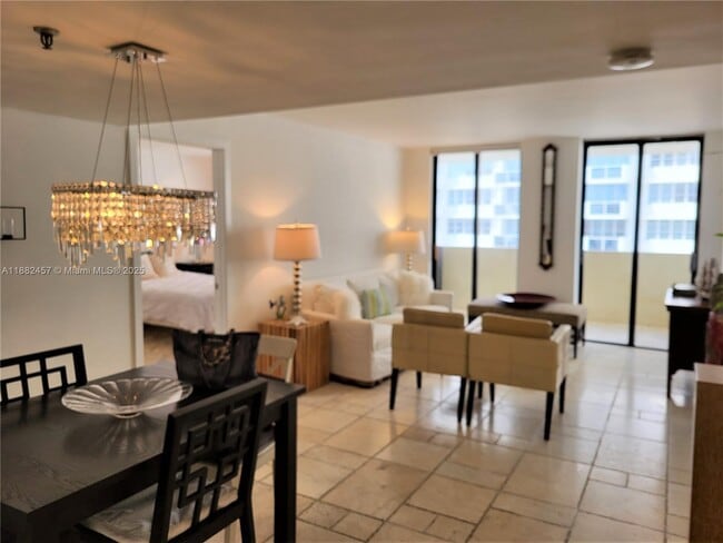 Building Photo - 1621 Collins Ave