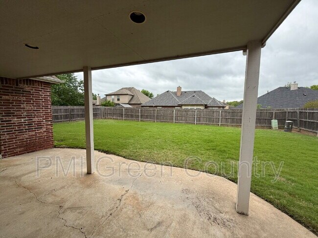 Building Photo - 4419 W Detroit Pl